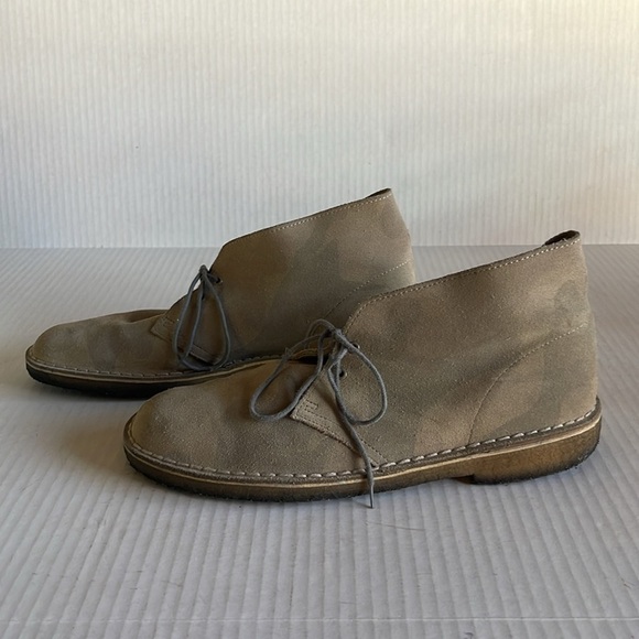 Clarks Originals Camo Print Suede Desert Boots - Picture 2 of 11
